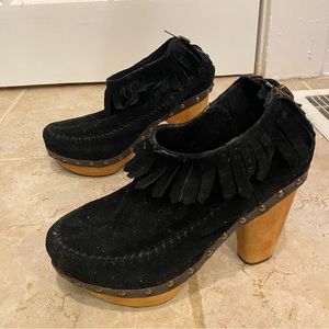 Flogg Davina black suede fringe booties size 8